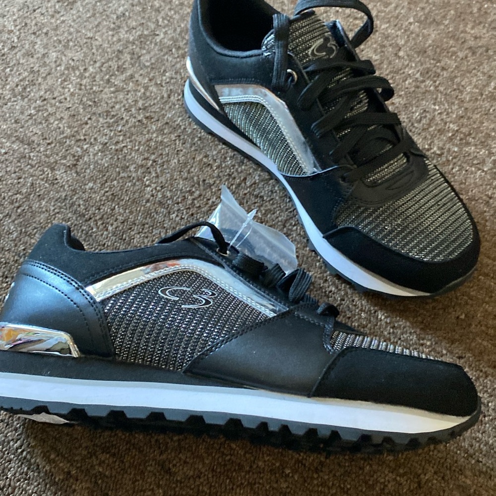 BNWT WOMENS SKECHERS MEMORY FOAM BLACK SILVER SNEAKERS